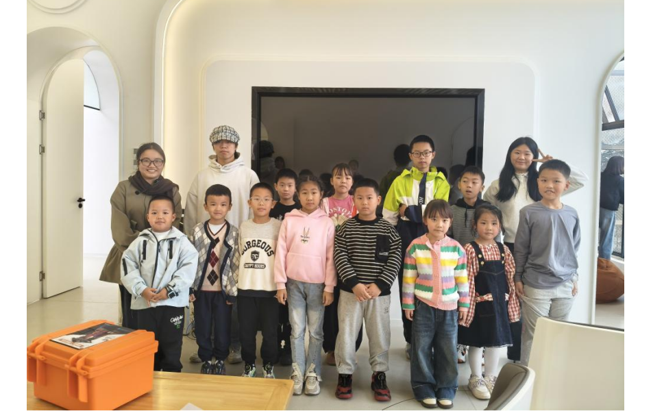 青神县科协“青小蝌”项目于盐关社区开展人工智能与机器人主题科普活动