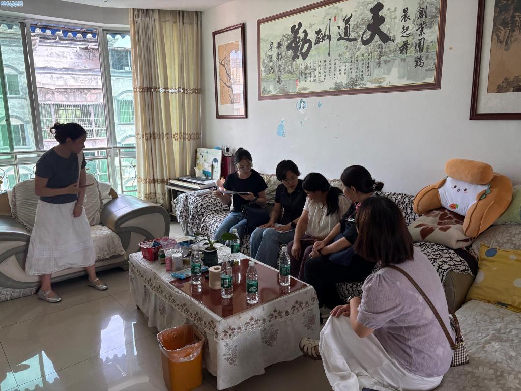 2025.9.9陪同市调查队王娟副队长一行走访花园社区记账户