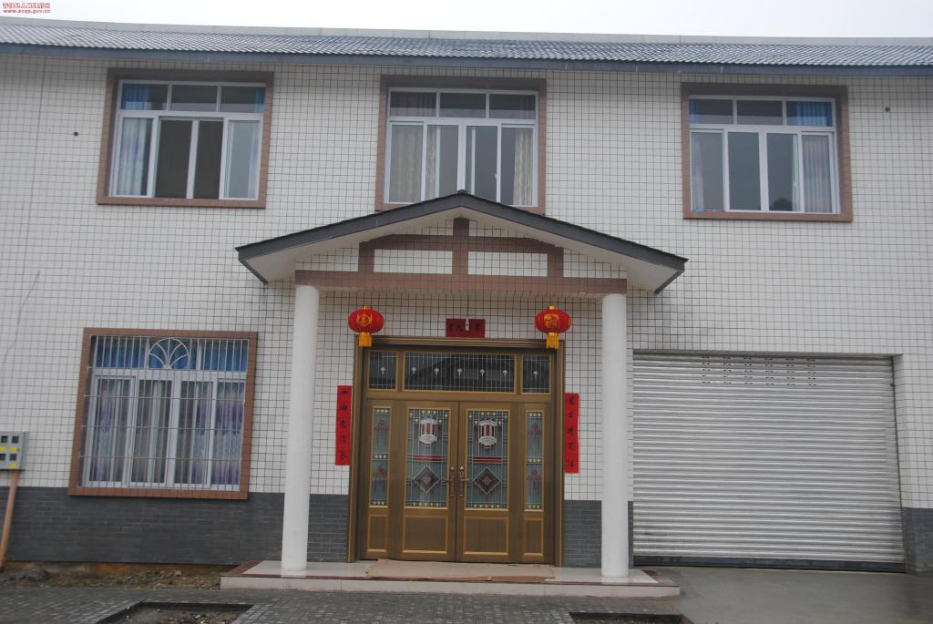 高高兴兴搬新居张灯结彩过新年