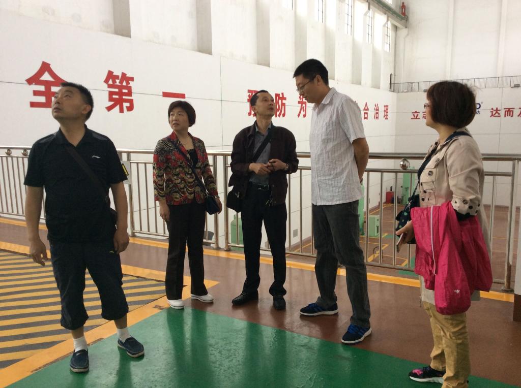 县经信局深入企业检查防洪防汛安全